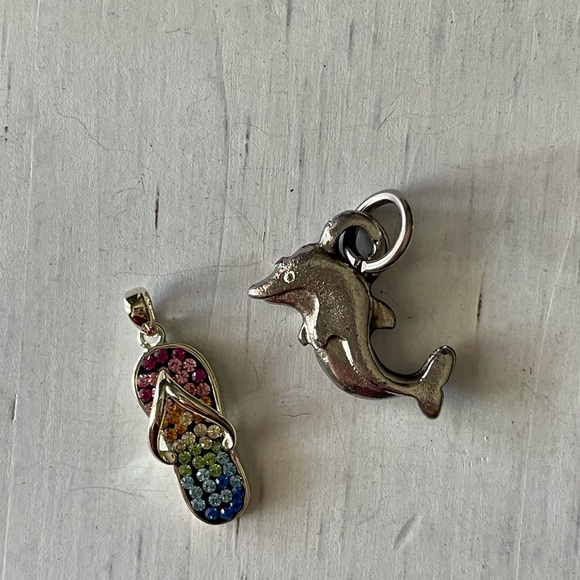 Flip flop colorful rhinestones pendant and dolphin silver tone pendant - Picture 8 of 8